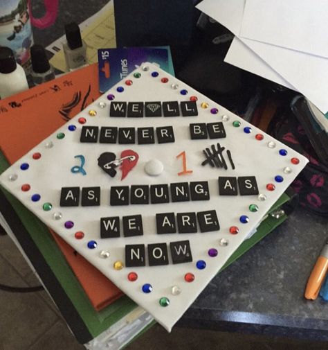 5sos Graduation Cap Ideas, 5 Seconds Of Summer Graduation Cap, Song Lyric Grad Caps, 5sos Graduation Cap, Xray School, Grad Cap Ideas, Creative Graduation Caps, Grad Cap Designs, Diy Graduation Cap