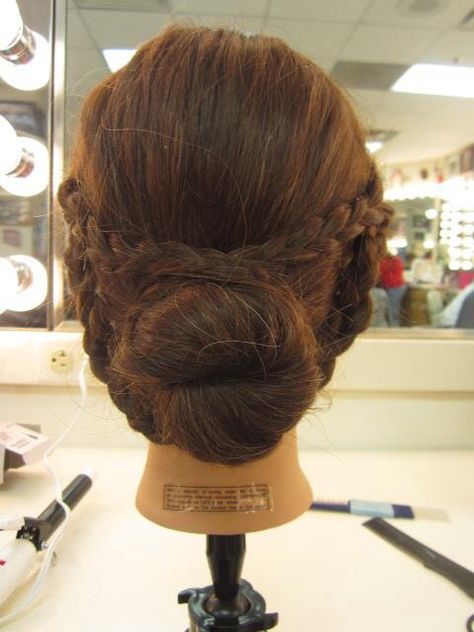 Simple hairstyle-Mrs. Cratchit Hairstyle For Oval Face, 1800s Hair, Hairstyle For Round Face, Hairstyle App, Victorian Hairstyles, Oval Face Hairstyles, A Christmas Carol, Best Hairstyle, Fantasy Hair