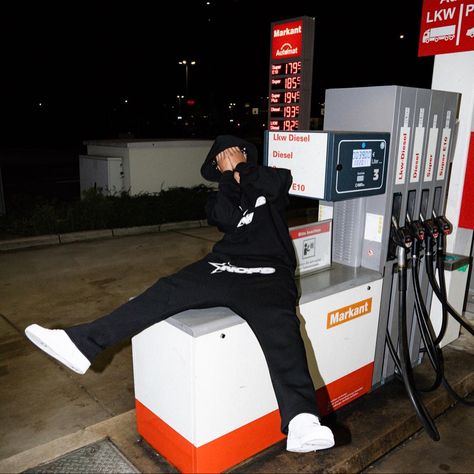 Streetwear Shoot Ideas, Gas Station Photoshoot Instagram, Clothing Brand Photoshoot Ideas, Streetwear Photoshoot Ideas, Streetwear Poses, Men Streetwear Outfits, Black Mask Aesthetic, Fisheye Photography, Streetwear Photoshoot