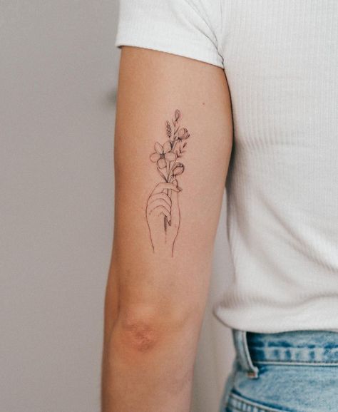 Bunami Ink Tattoo, Fineline Bouquet Tattoo, One Line Bouquet Tattoo, Holding Hands Tattoo Mother Daughter, Fine Line Sunflower Bouquet Tattoo, Dainty Sunflower Bouquet Tattoo, Family Boquet Tattoos, Fine Line Sunflower Tattoo, Tattoo Ideas Hand