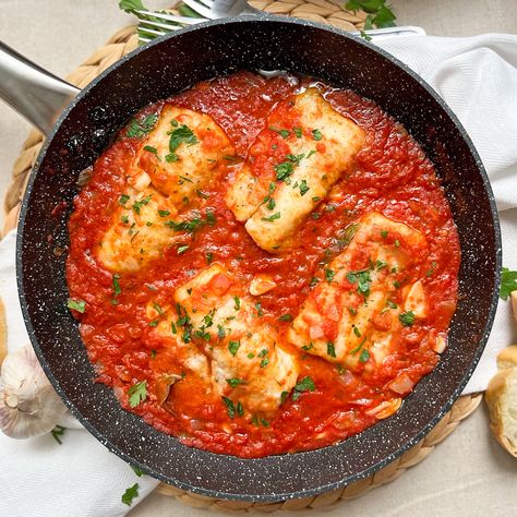 Cod with Tomato Sauce | CLASSIC Recipe from Sevilla Spain Cod Tomato Sauce, Halibut In Tomato Sauce, Fish Tomato Sauce Recipe, Tomato Fish Recipe, Fish With Tomato Sauce, Spain On A Fork, Fish In Tomato Sauce Recipe, Cod Tomato Recipe, Cod In Tomato Sauce