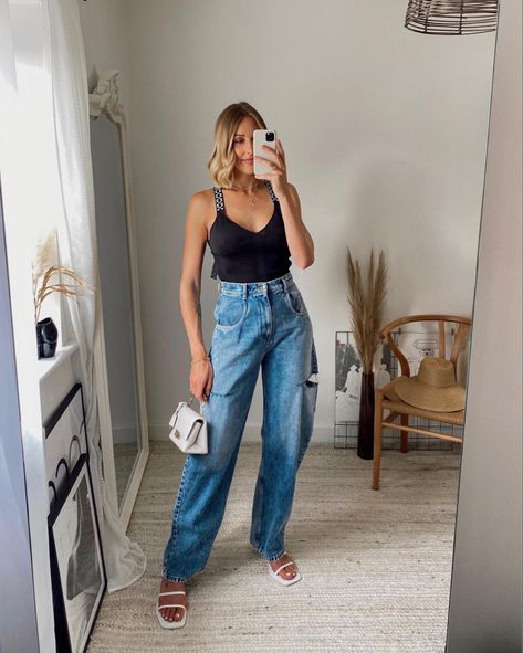 Maison Margiela Jeans Outfit, Margiela Jeans, Cut Out Jeans, Jeans And A Nice Top, Influencer Style, Grad Pics, Minimal Style, Jeans Outfit, Minimal Fashion