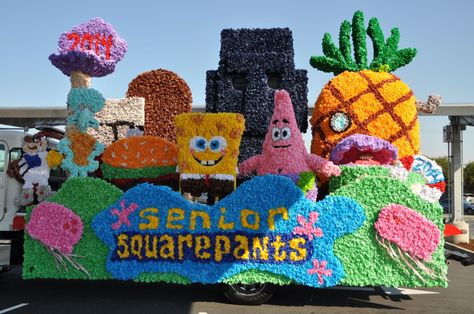 The front of Santa Clara High School Class of 2014's Senior Squarepants (Spongebob Squarepants) Homecoming float. #Float #Homecoming #Nickelodeon #SCHS #2014 #FirstPlace #Spongebob #SeniorSquarepants #Seniors #Squarepants Decades Float Ideas, Senior Float Ideas Homecoming, Senior Class Homecoming Floats, High School Float Ideas, Hoco Float Ideas Freshman, Senior Float Ideas, Float Themes For Parade, Float Themes, Homecoming Floats Ideas