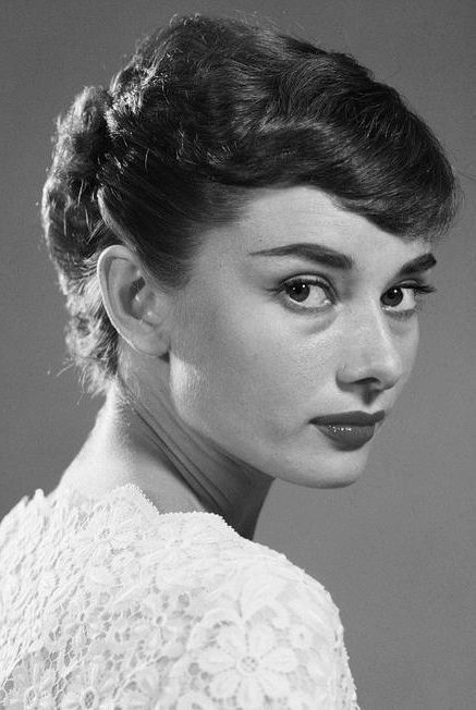 Audrey Hepburn Old, Old Hollywood Aesthetic, Hollywood Aesthetic, Audrey Hepburn, Old Hollywood, Short Hair, Hollywood, Black And White, Hair