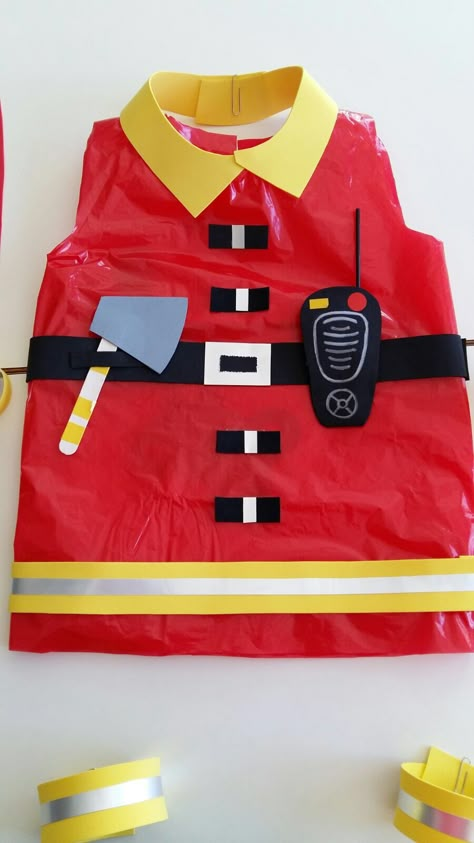 Firefighter Helmet Craft, Fireman Crafts, Community Helpers Preschool Crafts, Firefighter Crafts, Fireman Costume, Fire Crafts, Fireman Helmet, Firefighter Costume, Diy Costumes Kids