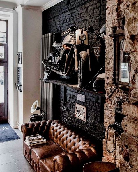 Barber Shop Decor Ideas, Shop Decor Ideas, Zigarren Lounges, Barbershop Design Interior, Barber Shop Interior, Barbershop Design, Barber Shop Decor, Man Cave Home Bar, Vintage Industrial Decor