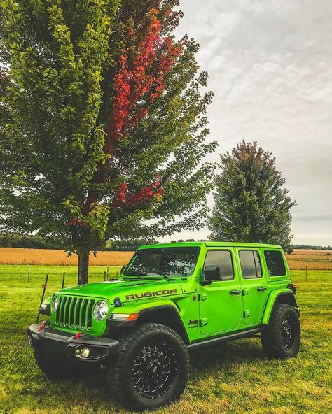 Bold fall colors. 📸: James A. #jeep #itsajeepthing #jeeplove #jeeplife #wrangler #jeepwrangler #jeepporn #jeepfamily #OIIIIIIIO: Bold fall… Slime Gang, Green Jeep Wrangler, Jeep Wrangler Girl, Jeep Adventure, Badass Jeep, Green Jeep, Pink Jeep, Mom Car, Jeep Jl