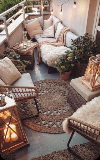 L Shaped Balcony, Low Budget Interior Ideas, Budget Interior Ideas, Luxury Drawing Room, Homely Living Room, Elegant House Decor, Couch Aesthetic, Minimal Bedroom Decor, Interior Design Cafe