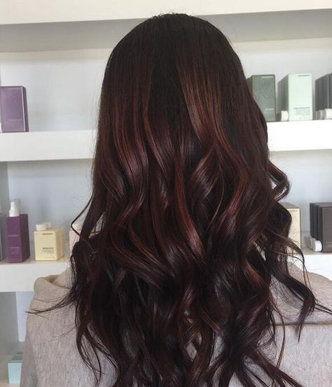 Rich caramel twists Chocolate Makeup, Hair Color Brown Chestnut, Dark Chocolate Brown Hair, Chestnut Brown Hair, Rambut Brunette, Golden Brown Hair, Chocolate Brown Hair Color, Hair Color Chocolate, Brown Ombre Hair