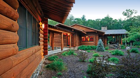 Log Cabin Addition Ideas, Log Cabin Addition, Cabin Addition, Log Homes Exterior, How To Build A Log Cabin, Craftsman Ranch, Old Cabins, Ecological House, Mountains Travel