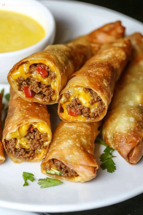 Garlic Butter Pizza Egg Rolls, Nacho Egg Rolls Recipe, Jalapeño Egg Rolls, Nacho Egg Rolls, Egg Roll Recipes Chicken, Texas Egg Rolls, Stuffed Nachos, Eggroll Ideas, Mexican Egg Rolls