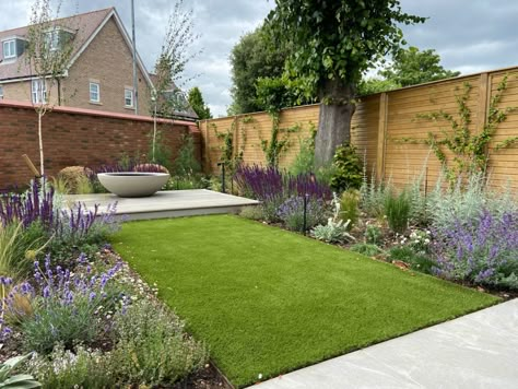 Can a garden be low maintenance AND full of plants? This garden in Chelmsford ticks both boxes and is absolutely beautiful. See our case study for pictures Garden Low Maintenance, Patio Chico, Garden Ideas Uk, Low Maintenance Garden Design, Front Yard Garden Design, Large Garden, Big Garden, Low Maintenance Garden, Better Homes And Garden