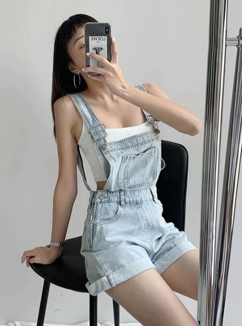 Dungarees Skirt Outfit, Korean Jumper Outfit, Jumper Shorts Outfit Denim, Jumper Skirt Outfit Denim, Jumper Outfit Denim Short, Dungaree Shorts Outfit, Jeans Jumper Outfit, Short Jumper Outfit, Jean Jumper Outfit