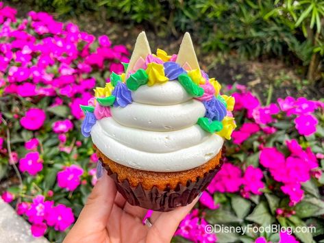 Review: Where to Get an EPIC Disney World Treat WITHOUT a Park Ticket Snacks For Disney World Packing, Disney World Snacks To Pack, Best Snacks At Disney World, Disney World Treats, Must Try Disney World Snacks, Disney Contemporary Resort, Easter Bunny Cupcakes, Bunny Cupcakes, Spring Treats