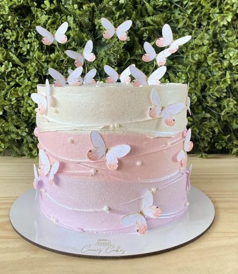 Dream Birthday Cake, Butterfly Theme Cake, Butterfly Themed Birthday Party, 15th Birthday Cakes, Dream Birthday, Butterfly Birthday Cakes, Idee Babyshower, Rose Butterfly, Beautiful Birthday Cakes