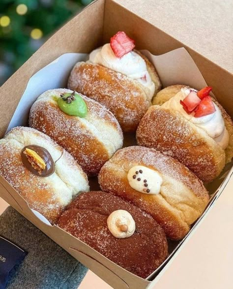 Doughnut Packaging Ideas, Bomboloni Packaging, Bomboloni Aesthetic, Donuts Packaging, Donut Packaging, Baking Business, Homemade Donuts, Cute Desserts, Donut Recipes