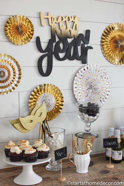 New Year's Eve Party Themes, Gold Balloons Decorations, Paper Fan Decorations, New Year Table, Happy New Year Banner, New Year's Eve Celebrations, Farmhouse Inspiration, Personal Celebration, New Year's Eve Party