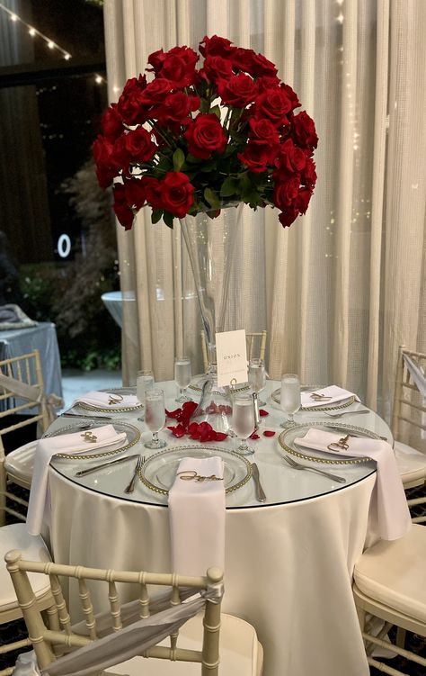 Wedding Table Settings White, White Wedding Table Setting, Reception Table Decorations, White Table Cloth, Wedding Table Settings, White Party, White Table, Red Wedding, Sweet 16