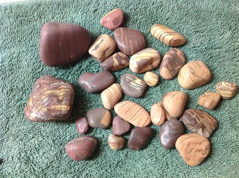 Banded chert Chert Stone, Mineral Identification, Rock And Minerals, Rock Hunting, Earth Gift, Rock Decor, Rock Hounding, Rocks And Gems, Minerals And Gemstones