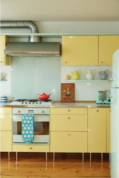 Pastel Coloured Kitchen, Pale Yellow Kitchen Ideas, Pale Yellow Kitchen Cabinets, Yellow Painted Kitchen, Light Yellow Kitchen Cabinets, Pastel Yellow Kitchen, Light Yellow Kitchen, Green And Yellow Kitchen, Colourful Kitchen Ideas