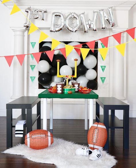 The colorful banner garland that is hung above the dining table will make your home decoration look very lively and lively. The goalpost displayed on this table makes for a simple yet perfect centerpiece for a super bowl celebration. The football ornament displayed under the table will bring out its own charm and make your decoration perfect. Goal Post Centerpiece from @tinylittlepads #superbowl #superbowldecoration Super Bowl Decorations, Colorful Banner, Floating Balloons, Banner Garland, Football Themes, Ornament Display, Serving Table, Under The Table, Fireplace Decor