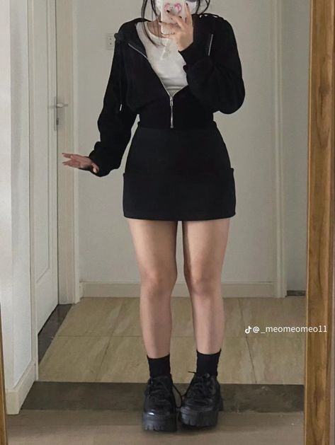 Big Thighs Outfit Aesthetic, Asian Inspired Outfits, Thunder Thighs Outfits, Chubby Outfit Ideas, Curvy Casual Outfits, Street Outfits, Fashion Kawaii, Cosplay Kawaii, Girl Fashion Style