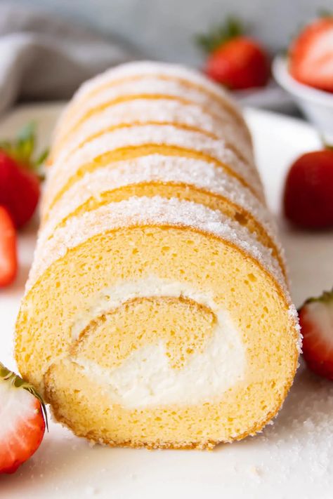 Sponge Cake Roll Recipe, Vanilla Cake Roll, Vanilla Roll Cake, Roll Cake Recipe Vanilla, Ice Cream Cake Roll, Roll With Cream Cheese Filling, Roulade Cake, Roll Cake Recipe, Sponge Cake Roll