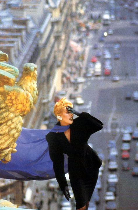 Thierry Mugler, American Vogue, September 1986. American Vogue, Vintage Editorials, Fashion 1980s, 80s And 90s Fashion, Power Dressing, 1980s Fashion, Thierry Mugler, Vogue Magazine, Parisian Chic