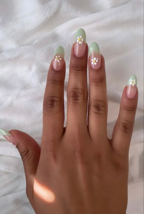 Pastel Green And White Nails, Summer Nails Green Pastel, Sage Green Daisy Nails, Cute White Flower Nails, Green Nails White Flower, Green French Tip Nails With Design, Light Green Floral Nails, Easter Green Nails, Nails For 9-10 Yrs Old