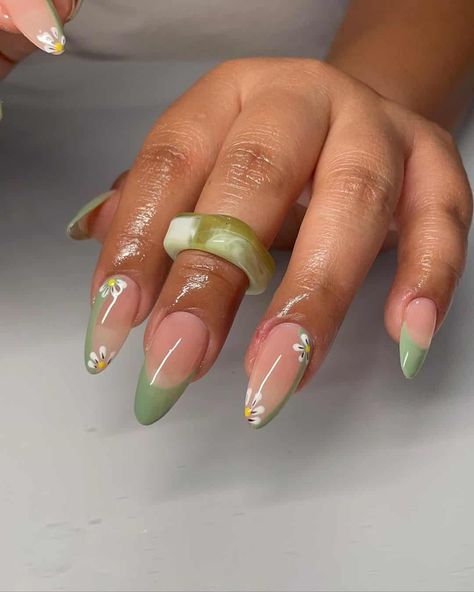 Nail Art Vert, Sage Green Nails, Round Nail Designs, Trending Summer Nails, Glittery Nails, Sassy Nails, Classy Acrylic Nails, Round Nails, Pretty Acrylic Nails