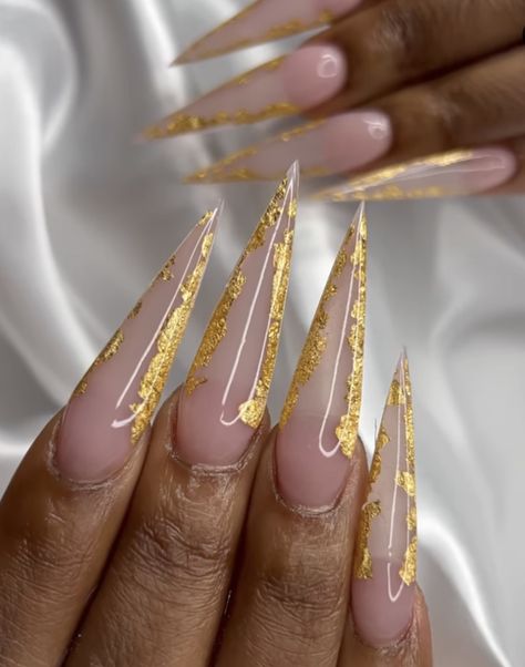 Black And Gold Stilleto Nails Designs, Nye Stilleto Nails, New Years Stilleto Nails, Brown Stilleto Nails Designs, Gold Stiletto Nails Designs, Gold Stilleto Nails Designs, Stilleto Nails Long Designs, Nude Stiletto Nail Designs, Gold Nails Stiletto