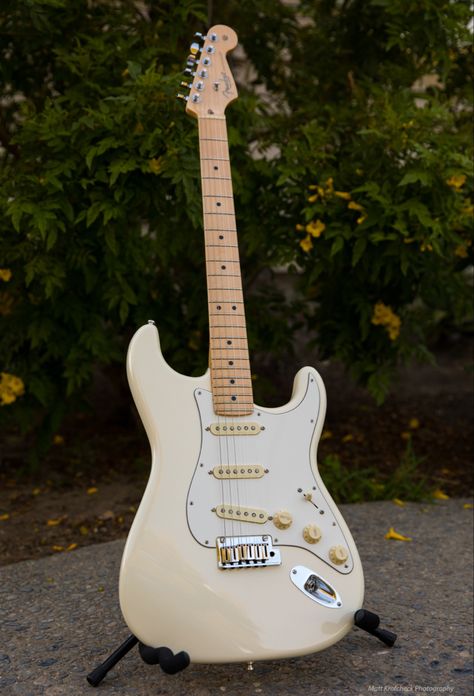 Olympic White Olympic White Stratocaster, White Stratocaster, Dream Setup, Custom Fender, Pedal Board, Fender Custom Shop, Fender American, Ocean Sunset, Fender Stratocaster