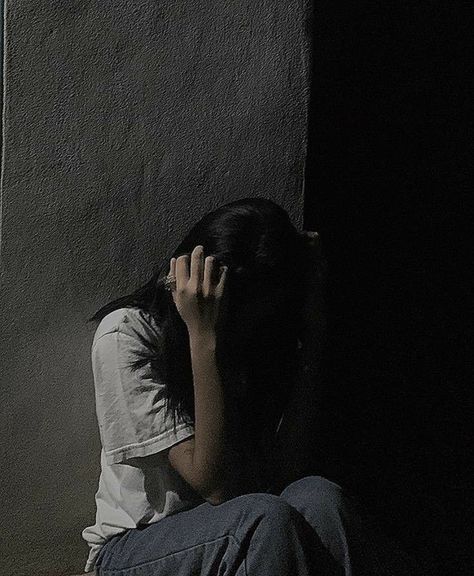 Breakup Picture, Bts Aesthetic Pictures, Dark Photography, Girls Dp, Girly Photography, Black Aesthetic, Aesthetic Photo, Dark Aesthetic, Aesthetic Girl