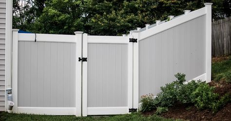 2022 Style Trend: Two-Tone Vinyl Fences - Smucker Fencing Two Tone Fence, Vinyl Fences, White Fence, Backyard Privacy, 2022 Style, Privacy Fences, Privacy Panels, Building A Pool, Vinyl Fence