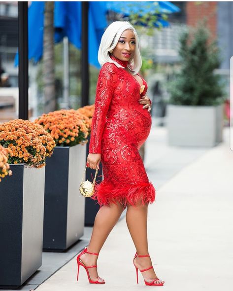 Pregnant Wedding Guest Outfit, Maternity Dress Wedding Guest, Elegant Maternity Dresses, Elegant Red Dress, Pregnant Wedding, Cute Maternity Outfits, Stylish Maternity Outfits, Asoebi Styles, African Fashion Women Clothing