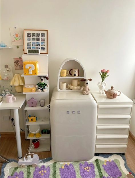 Cute Mini Fridge Aesthetic, Bedroom With Mini Fridge, Mini Fridge In Bedroom Aesthetic, Cool Bedroom Furniture, Interior Design Bedroom Teenage, Open Living Room Design, Dream Apartment Decor, Pinterest Room Decor, Open Living Room