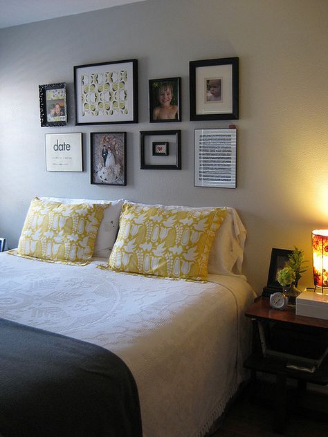 frame display w/ no headboard... i really like this, on my to do list :) Bedroom No Headboard Ideas, Bedroom Ideas No Headboard, Bedroom No Headboard, Beds Without Headboards Ideas, Head Board Ideas, No Headboard, Bed Without Headboard, Bed Images, Guest Bedroom Ideas