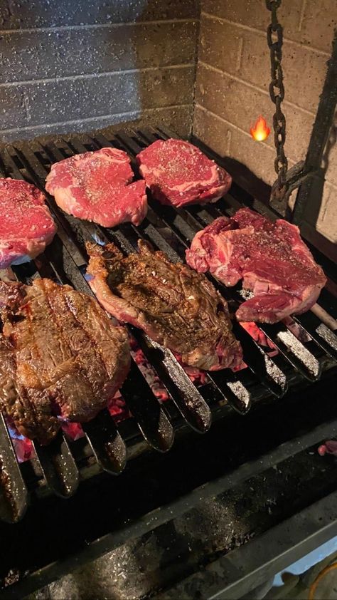 Barbecue Aesthetic, Barbecue With Friends, Meat Barbecue, Barbecue Steak, Steak Gift, Grilling Accessories, The Perfect Steak, Gourmet Grilling, Delicious Steak