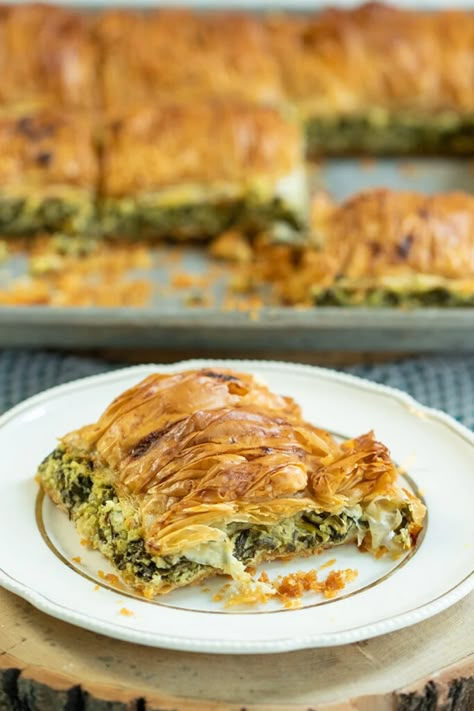 Cooking Companions, Spinach And Feta Pie, Great Vegetarian Meals, Feta Pie, Dimitras Dishes, Spanakopita Recipe, Greek Spinach, Spinach Pie, Phyllo Dough