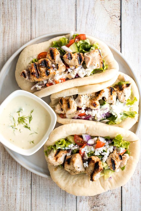 Chicken Souvlaki Marinade, Souvlaki Chicken, Greek Chicken Gyros, Chicken Greek, Pita Wrap, Greek Gyros, Chicken Pita, Chicken Souvlaki, Homemade Tzatziki