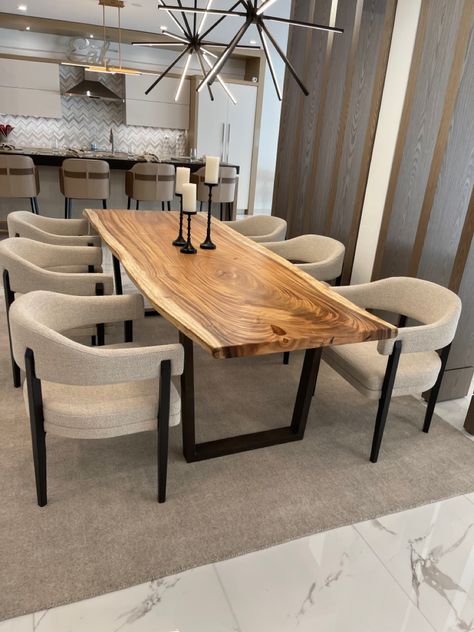 Live Edge Kitchen Table And Chairs, Wood Kitchen Table Modern, Dinning Room Table Lighting Ideas, Live Edge Dining Table Chairs, Wood Dinner Table Modern, Raw Wood Dining Table, Live Edge Dining Table Modern, Dining Room Wood Table, Live Edge Dining Room Table