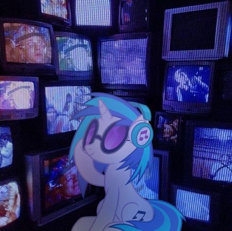 Mlp Spotify Cover, Dj Pon 3 Pfp, Dj Pony, Dj Pon3, Mlp Aesthetic, Werewolf Girl, Mlp Twilight, Derpy Hooves, Vinyl Scratch