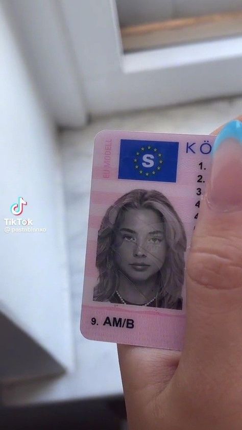 Aesthetic License Photo, Driving License Picture Aesthetic, Id License Picture, Car Licence Aesthetic, Cute Driver License Pictures, Drivers Permit Picture, Getting Driving License Aesthetic, Good License Photo, Drivers Test Aesthetic