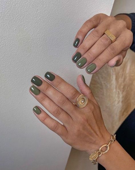 Fall Nail Colors for Women Over 40: Timeless and Chic 15 Ideas 2023 Nail Trends Simple, Nail Shape Ideas For Long Fingers, Fail Nails 2023, Funky Nail Art Designs Simple, Nails Two Colors Each Hand, Muted Nail Colors, Small Oval Nails, Simple Manicure Designs, Granola Nails