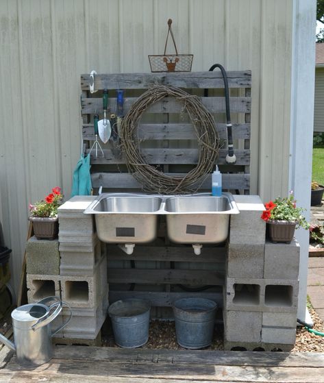 Outdoor Sink Ideas, Diy Outdoor Sink, Outdoor Garden Sink, Outside Sink, Outdoor Sink, Outdoor Kitchen Sink, Garden Sink, Cinder Blocks, Sink Ideas