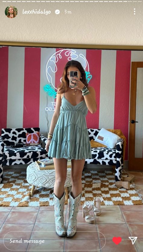 Concert Dress Outfit, Country Concert Dress, Country Festival Outfit, Country Concert Outfit Ideas, Country Concert Outfits, Outfit Concert, Country Festival, Prettiest Celebrities, Concert Outfit Summer