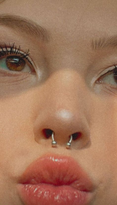 Peircings Women Septum, Nose Piercing Care, Two Nose Piercings, Orr Piercing, Septum Nose Piercing, Nose Piercing Ring, Cute Nose Piercings, Piercing Chart, Septum Nose Rings