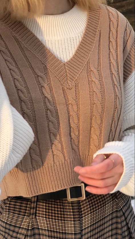 Vest Top Outfits Aesthetic, V Neck Winter Outfit, Knitted Vest Aesthetic, Knit Sweater Outfit Aesthetic, Korean Knitwear Outfit, V Neck Sweater Outfit Aesthetic, Green Sweater Vest Outfit, Vest Sweater Outfit, Crop Sweater Outfit