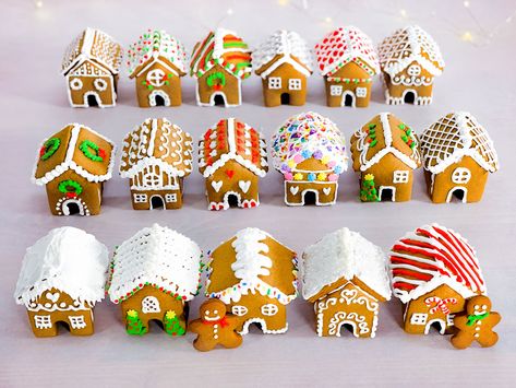 Little Gingerbread Houses, Tiny Gingerbread House Ideas, Tiny Gingerbread Houses, Mini Ginger Bread Houses, Mini Gingerbread Houses, Mini Gingerbread House Ideas, Gingerbread House Mini, Small Gingerbread Houses, Mini Gingerbread Village