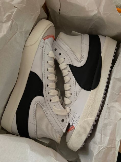 #nikeblazermid #nikesneakers #nikeairjordans #nikeairforce1 #nikedunklow #nikeslingbag #trendysneakers #sneakersnike #sneakersaddict Nike Blazer Mid 77 Jumbo, Nike Blazer Mid 77, Nike Blazer Mid, Nike Blazers Mid, Blazer Mid, Nike Blazer, Nike Air Force 1, Blazer, Nike